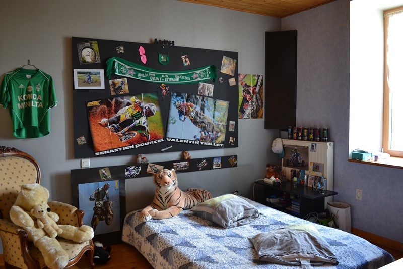 Ferme rénovée Le Chambon sur Lignon  Appartement indépendant. Nombreuses dépendances. Proche village.